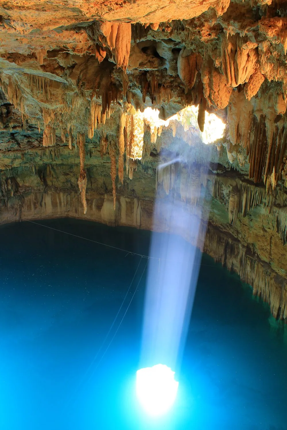 Nado en el cenote